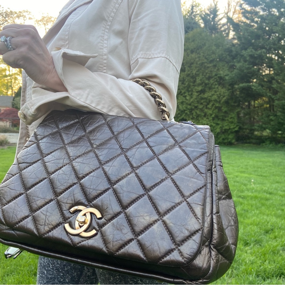 CHANEL Quilted Shoulder Bag in Dark Brown with Gold Hardware - Picture 9 of 16